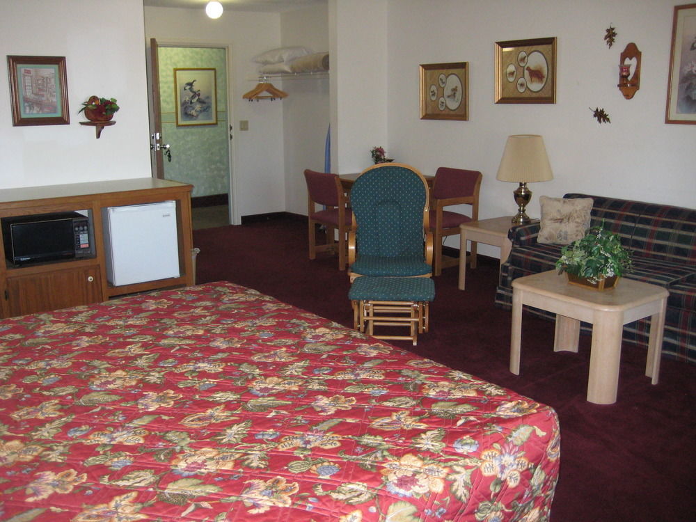 Lake Tree Inn & Suites Marion Εξωτερικό φωτογραφία