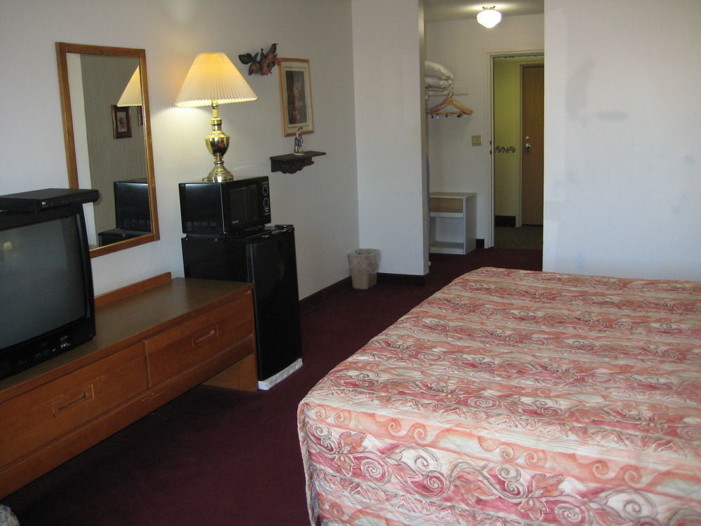 Lake Tree Inn & Suites Marion Εξωτερικό φωτογραφία