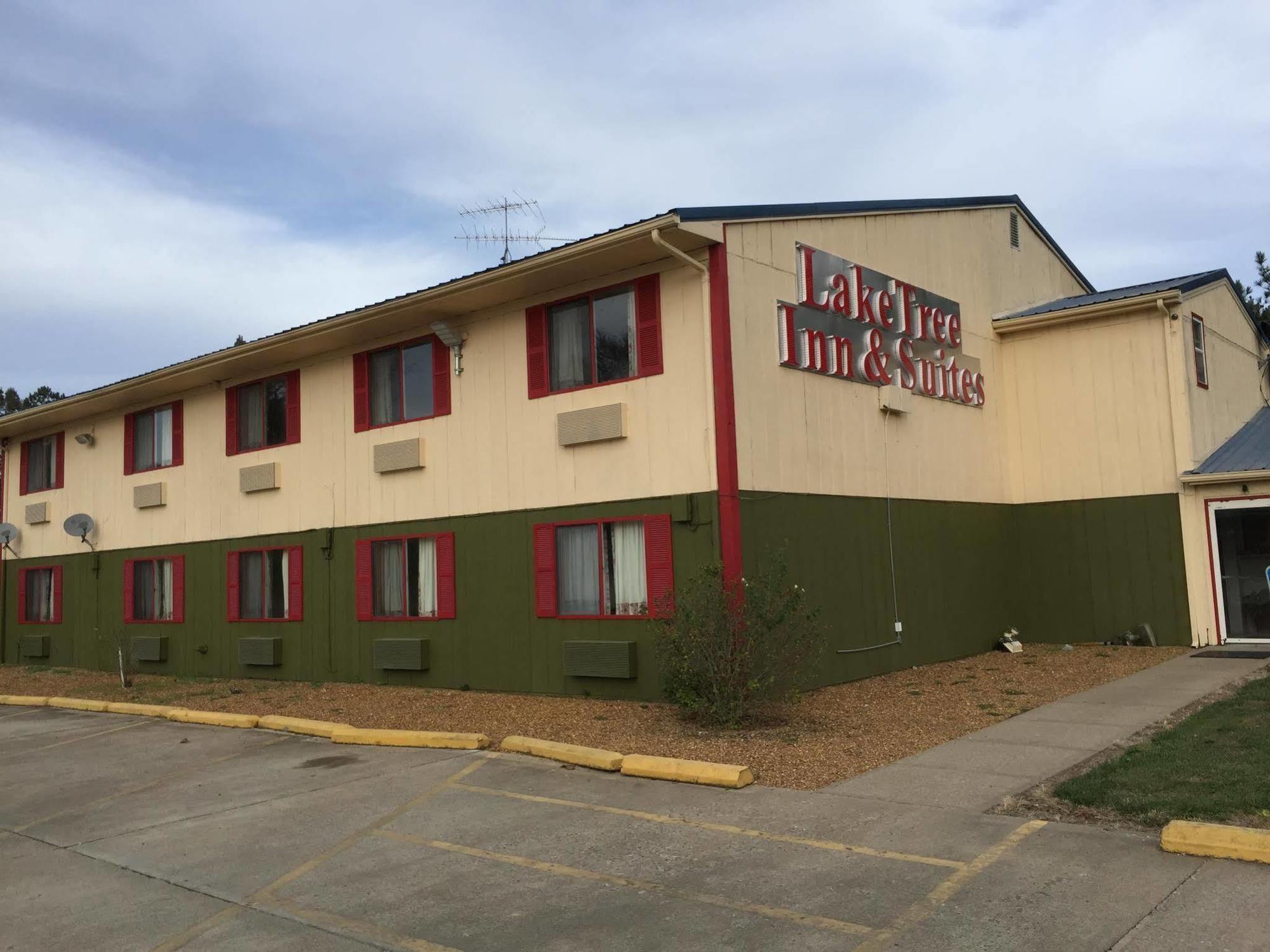 Lake Tree Inn & Suites Marion Εξωτερικό φωτογραφία